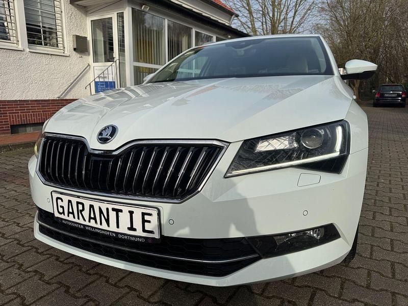 Gebraucht Skoda Superb Style 150 PS (110 kW) 2017 Weiß Kombi