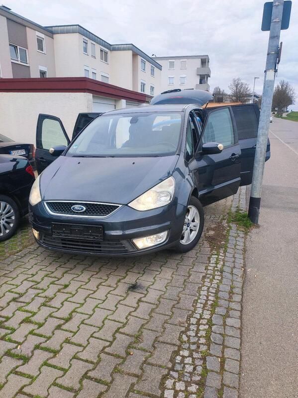 Grau Gebraucht 2008 Ford Galaxy Ghia Van / Kleinbus | 1.600 € (Superpreis) - Bild 1/4