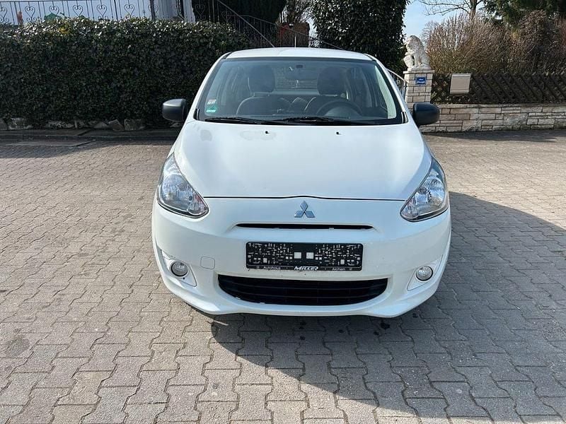 Gebraucht Mitsubishi Space Star Plus 71 PS (52 kW) 2015 Weiß Limousine