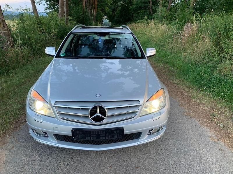Silber Gebraucht 2008 Mercedes C320 Avantgarde Limousine | 7.900 € (Fairer Preis) - Bild 1/4