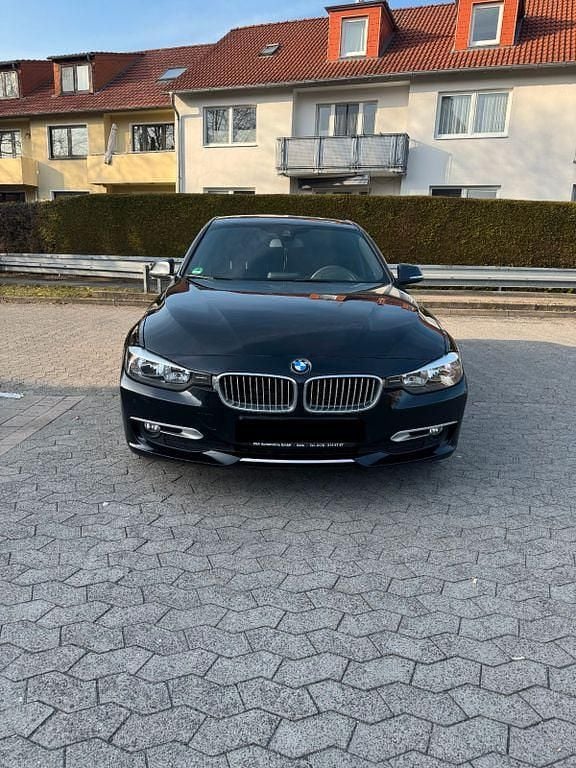 Gebraucht BMW 318 Luxury Line 143 PS (105 kW) 2015 Schwarz Limousine