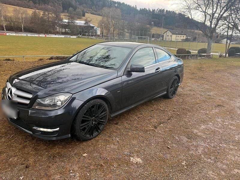 Grau Gebraucht 2013 Mercedes C180 Coupé | 8.000 € (Guter Preis) - Bild 1/4