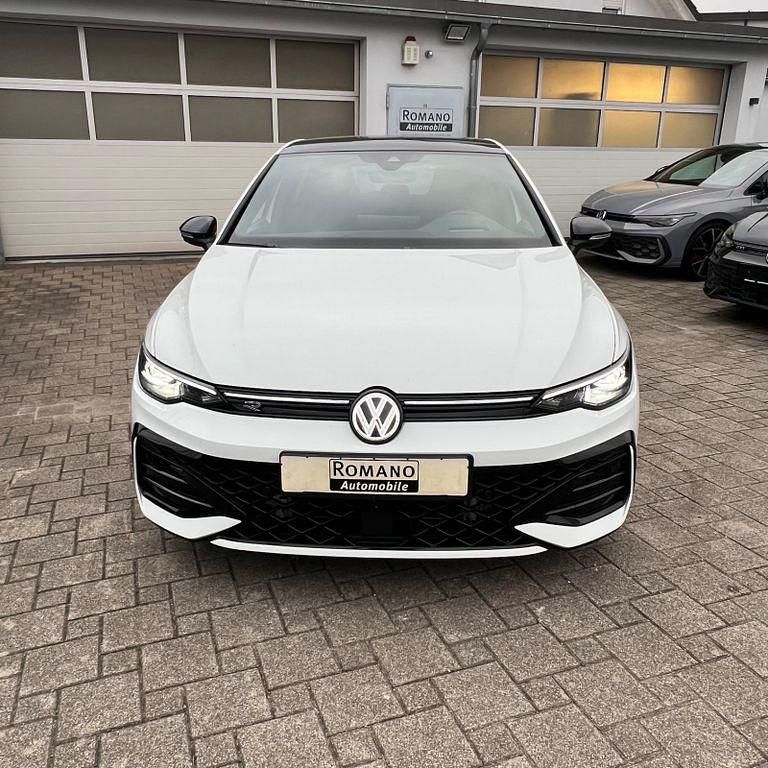 Gebraucht VW Golf VIII R-line 150 PS (110 kW) 2024 Weiß Limousine