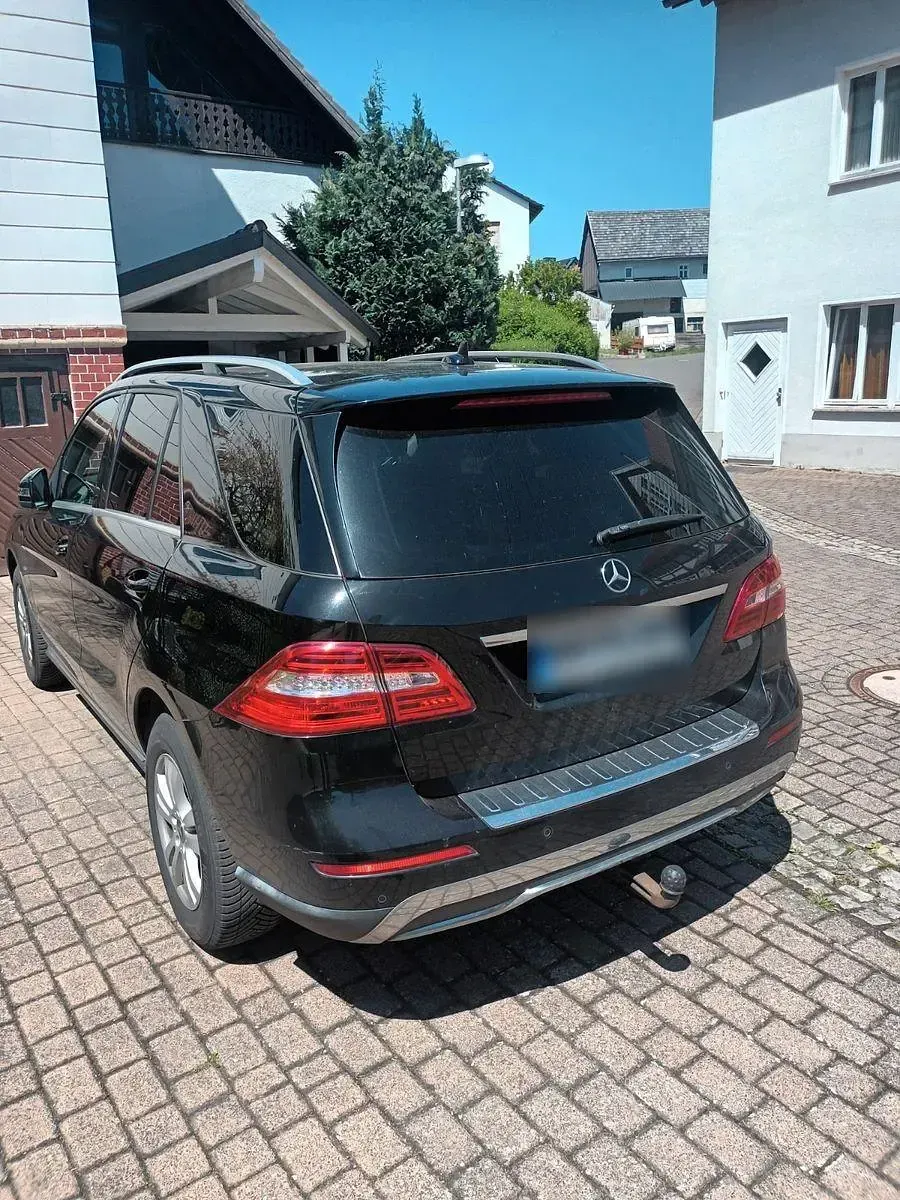 Gebraucht Mercedes ML250 204 PS (150 kW) 2011 Schwarz SUV