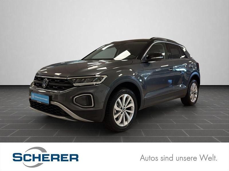Schwarz (metallic) Gebraucht 2025 VW T-Roc Life SUV | 28.900 € (Superpreis) - Bild 1/4