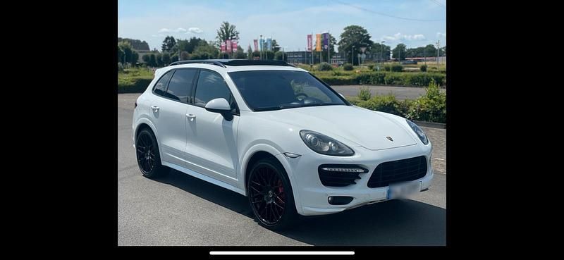 Weiß Gebraucht 2012 Porsche Cayenne Turbo SUV | 29.999 € (Fairer Preis) - Bild 1/4