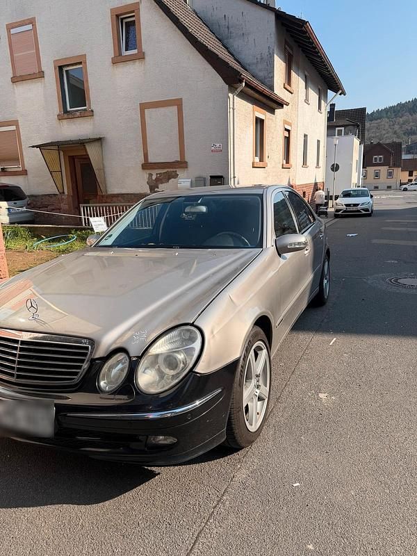 Gebraucht Mercedes E240 177 PS (130 kW) 2004 Grau Limousine