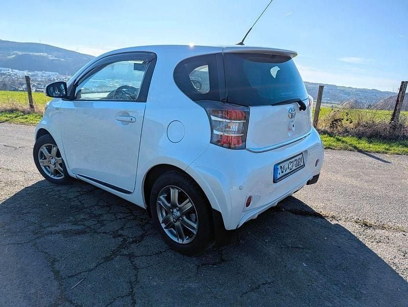 Gebraucht Toyota iQ Edition 68 PS (50 kW) 2009 Weiß Kleinwagen