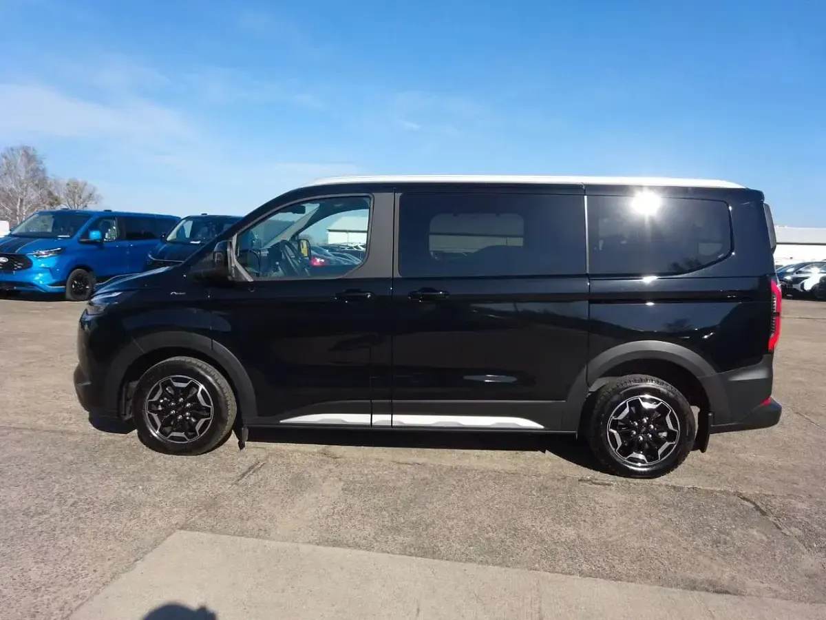Używany Ford Tourneo Active 232 KM (170 kW) 2025 Czarny Minivan