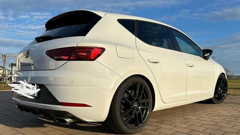 Weiß Gebraucht 2019 Cupra Leon Limousine | 22.500 € (Guter Preis) - Bild 1/4