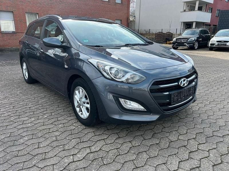 Gebraucht Hyundai i30 Trend 110 PS (80 kW) 2016 Grau Kombi