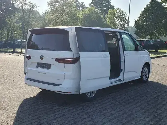 Używany VW Multivan Life 150 KM (110 kW) 2022 Biały Minivan