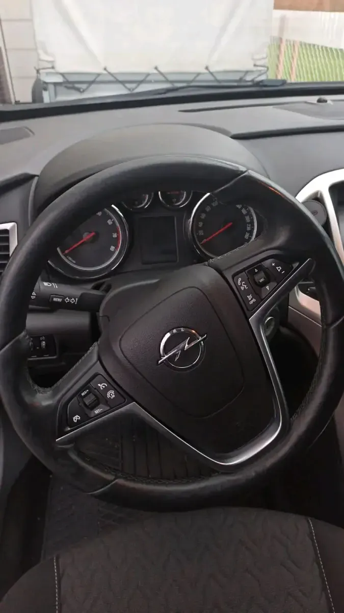 Używany Opel Astra 140 KM (102 kW) 2013 Czarny Kombi