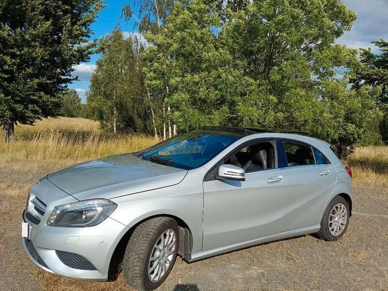 Grau Gebraucht 2012 Mercedes A180 Limousine | 11.990 € (Fairer Preis) - Bild 1/4