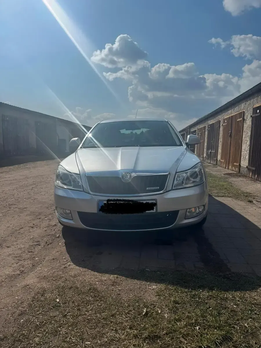 Gebraucht Skoda Octavia 107 PS (78 kW) 2011 Grau Limousine