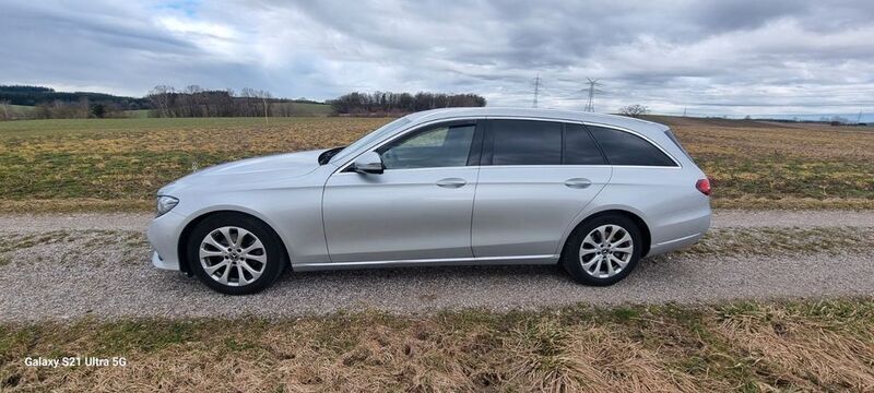 Silber Gebraucht 2017 Mercedes E200 Kombi | 17.400 € (Fairer Preis) - Bild 1/4