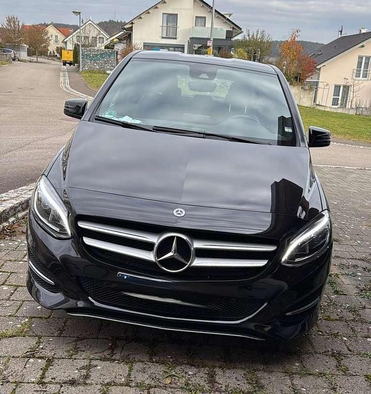Gebraucht Mercedes B180 Edition 122 PS (89 kW) 2017 Schwarz Van / Kleinbus
