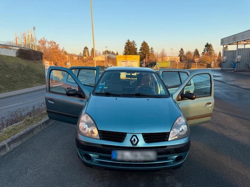 Grün Gebraucht 2004 Renault Clio II Authentique Limousine | 2.500 € (Fairer Preis) - Bild 1/4