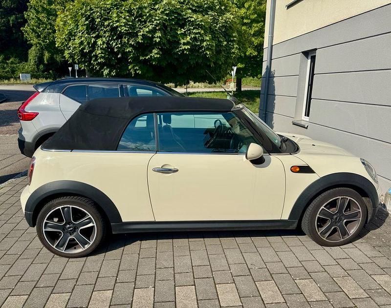 Weiß Gebraucht 2010 Mini One Cabriolet Cabrio | 4.500 € (Guter Preis) - Bild 1/4