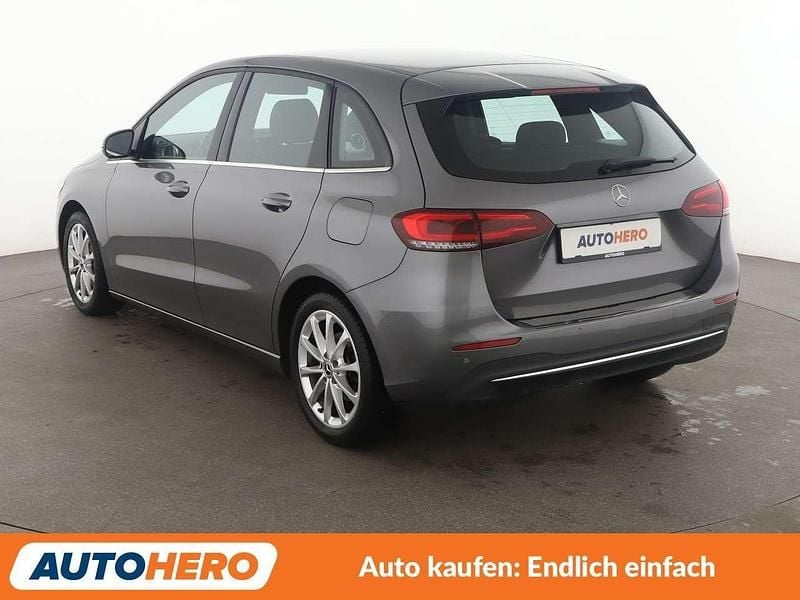 Gebraucht Mercedes B180 Style 136 PS (100 kW) 2019 Mountaingrau Van / Kleinbus