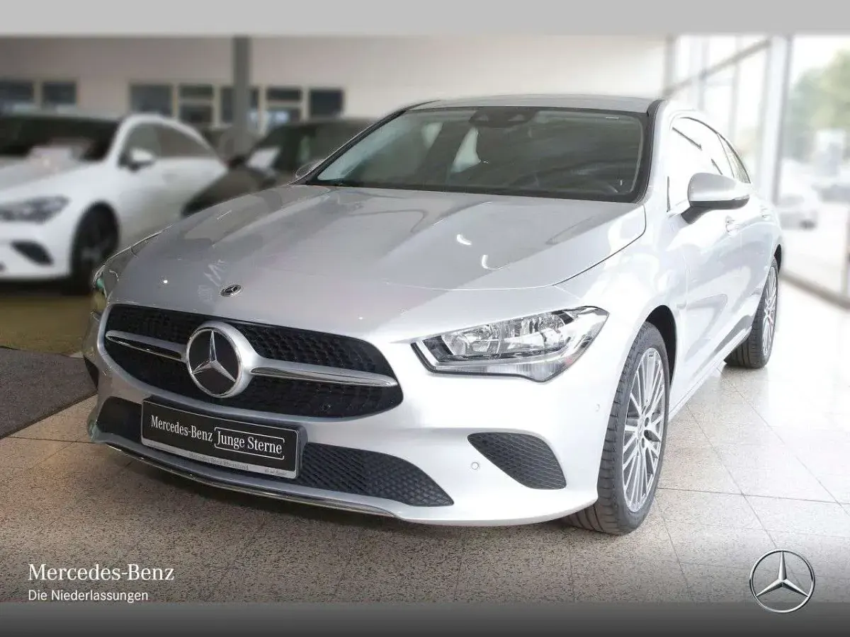 Gebraucht Mercedes CLA200 Progressive 163 PS (119 kW) 2023 Iridiumsilber Coupé