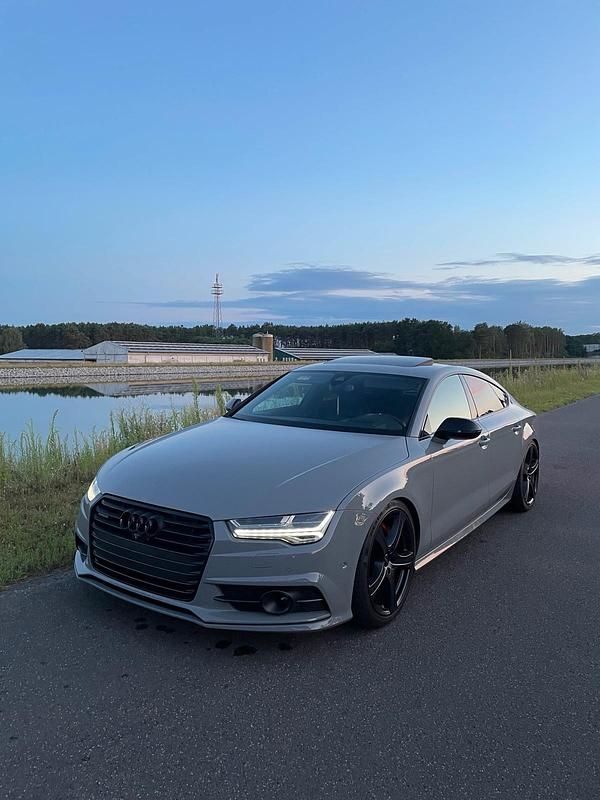 Grau Gebraucht 2016 Audi A7 Competition Kleinwagen | 32.490 € - Bild 1/4
