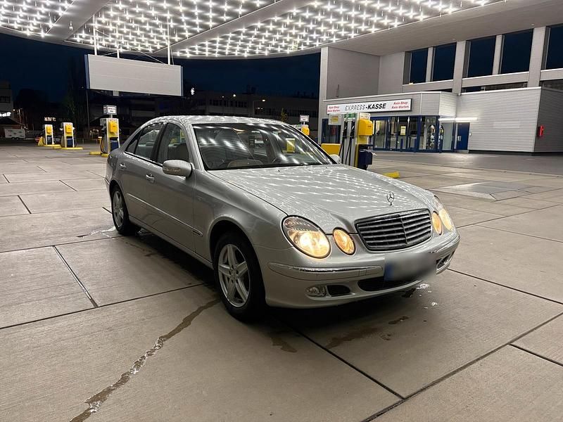 Gebraucht Mercedes E320 Elegance 224 PS (164 kW) 2002 Silber Limousine