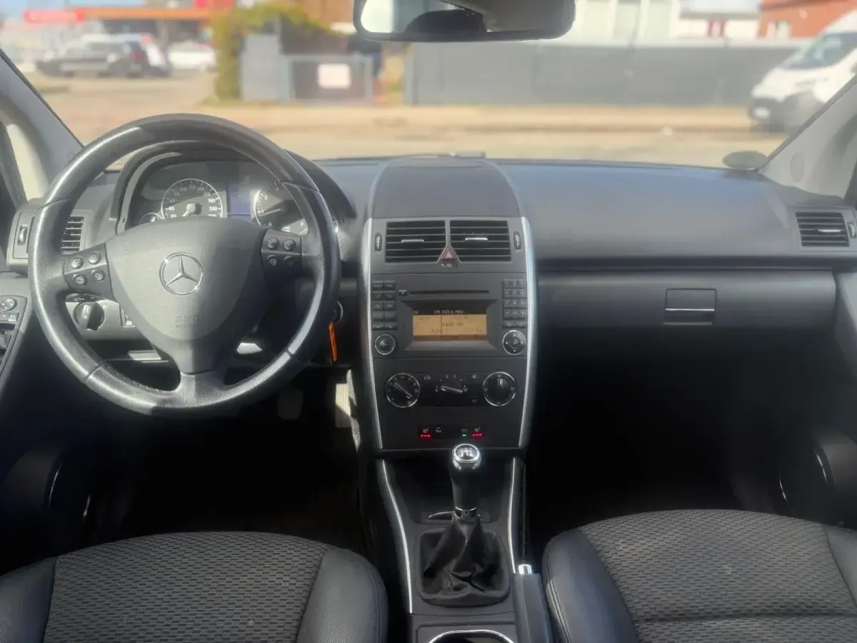 Gebraucht Mercedes A160 95 PS (69 kW) 2010 Schwarz Kleinwagen