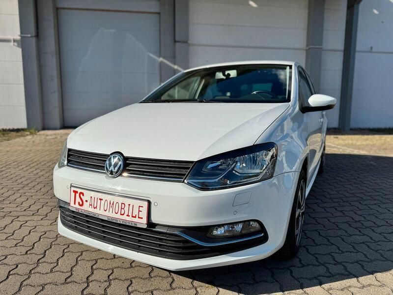 Weiß Gebraucht 2016 VW Polo Comfortline Kleinwagen | 5.490 € - Bild 1/4