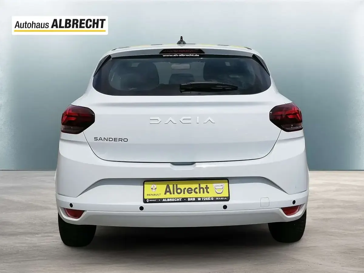 Gebraucht Dacia Sandero Essentiel 101 PS (74 kW) 2023 Gletscherweiss Limousine