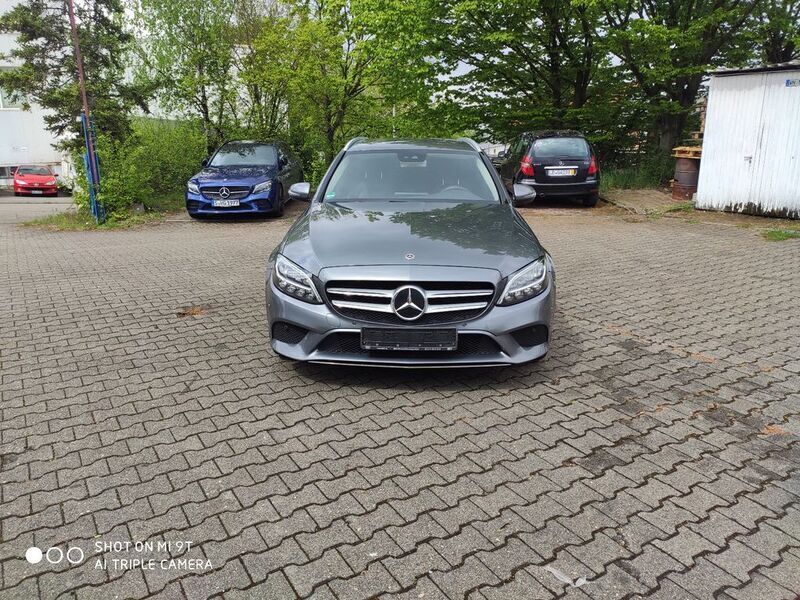 Selenitgrau metalliclack Gebraucht 2020 Mercedes C220 Avantgarde Kombi | 19.990 € (Guter Preis) - Bild 1/4