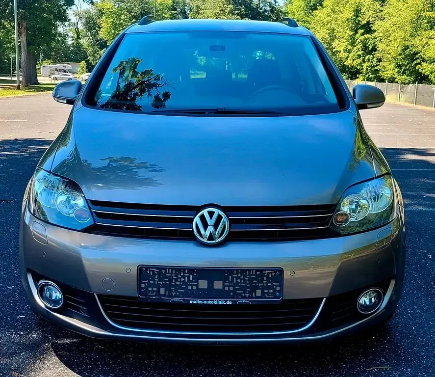 Gebraucht VW Golf Plus Life 105 PS (77 kW) 2013 Braun Van / Kleinbus