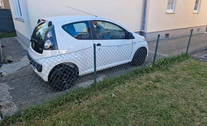 Second-hand Citroën C1 68 CP (50 kW) 2011 Alb Hatchback