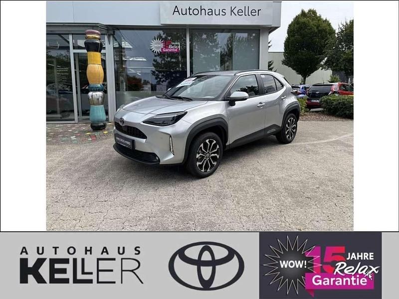Schimmering silber metallic Neu 2025 Toyota Yaris Cross SUV | 32.160 € (Etwas zu teuer) - Bild 1/4