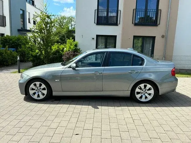 Gebraucht BMW 330 231 PS (169 kW) 2006 Grau Limousine