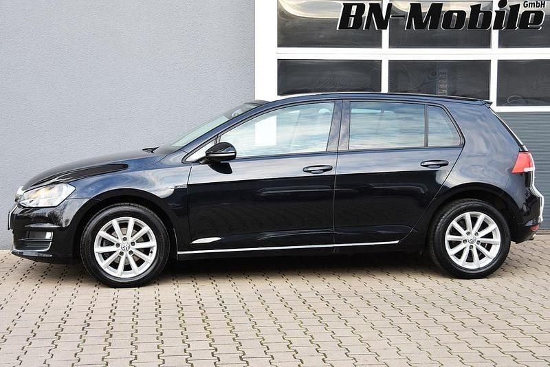 Gebraucht VW Golf VII LOUNGE 110 PS (80 kW) 2015 Schwarz Limousine
