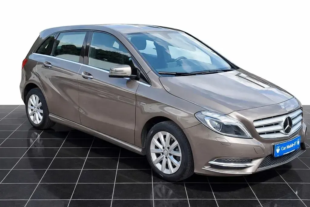 Gebraucht Mercedes B200 156 PS (114 kW) 2012 Gold Kleinwagen