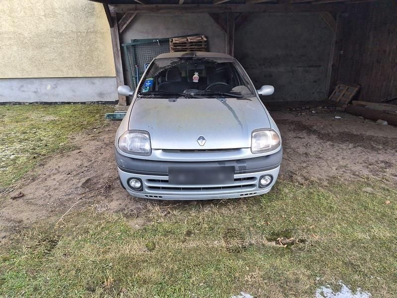 Gebraucht Renault Clio II 90 PS (66 kW) 1999 Silber Kleinwagen