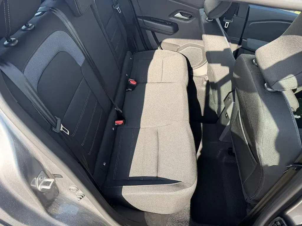 Neu Dacia Sandero Expression 122 PS (89 kW) 2026 Grau Limousine