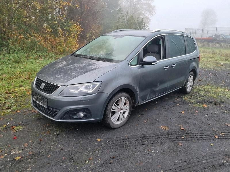 Grau Gebraucht 2014 Seat Alhambra Van / Kleinbus | 5.899 € (Superpreis) - Bild 1/4