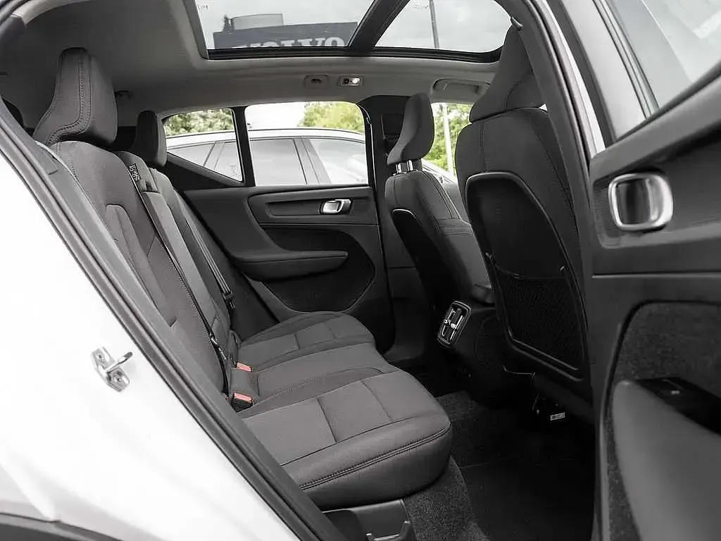 Gebraucht Volvo XC40 Momentum 163 PS (119 kW) 2021 Ice white SUV