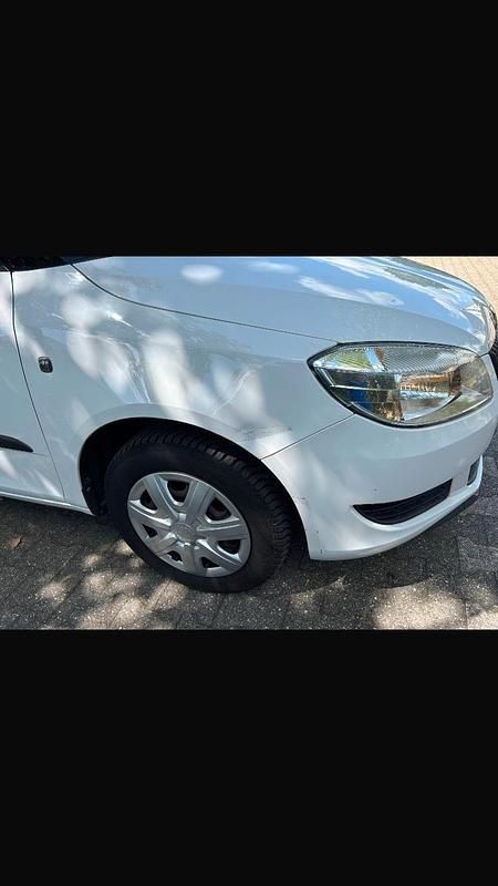 Weiß Gebraucht 2012 Skoda Fabia Kombi | 1.350 € (Superpreis) - Bild 1/4