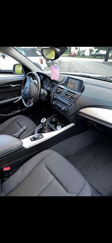 Gebraucht BMW 114 Sport Line 102 PS (75 kW) 2013 Weiß Kleinwagen