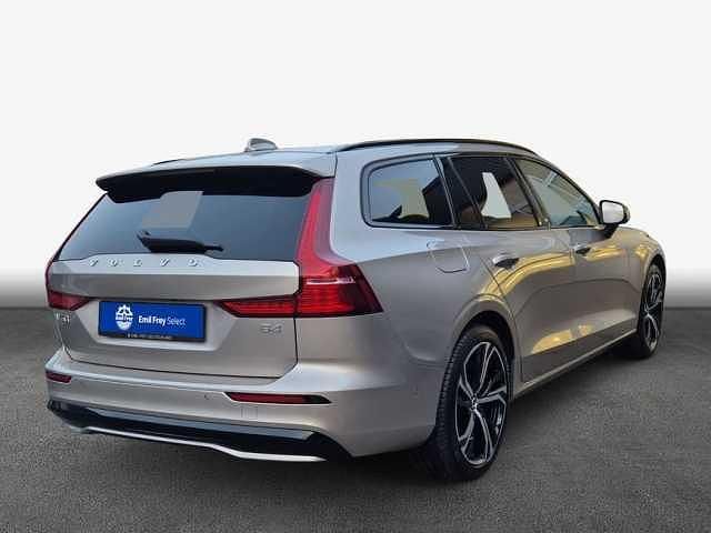 Gebraucht Volvo V60 145 PS (106 kW) 2025 Kombi
