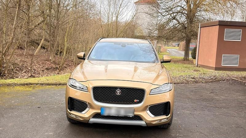 Gebraucht Jaguar F-Pace First Edition 300 PS (220 kW) 2017 Gold SUV