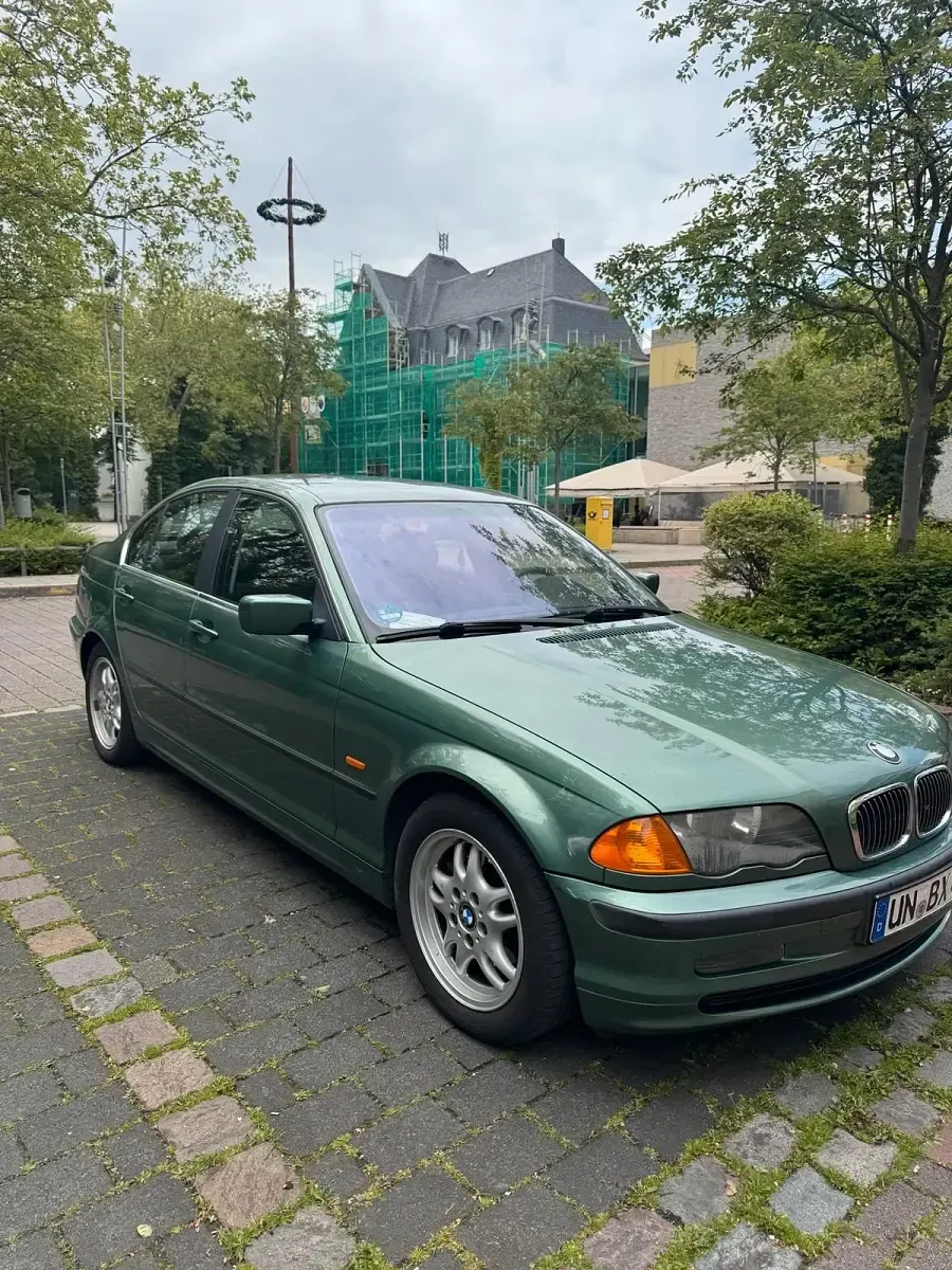 Gebraucht BMW 320 Basis 150 PS (110 kW) 1999 Grün Limousine