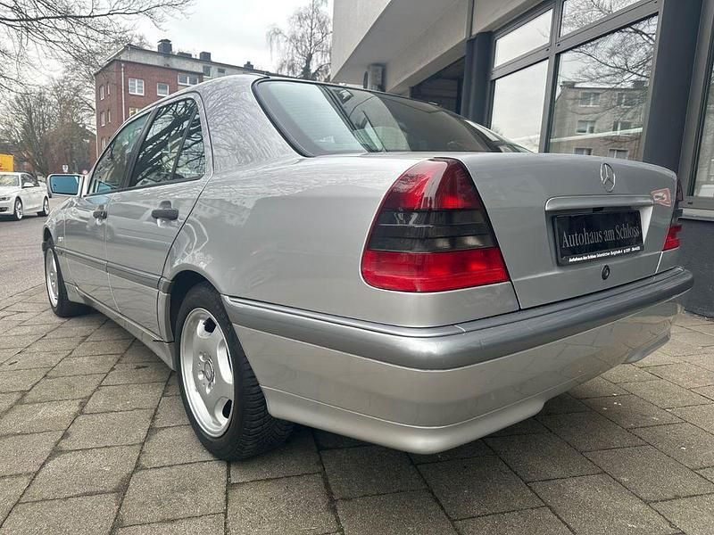 Gebraucht Mercedes C180 Classic 122 PS (89 kW) 1999 Silber Limousine