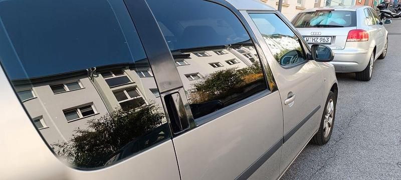 Beige Gebraucht 2006 Skoda Roomster Van / Kleinbus | 2.500 € - Bild 1/4