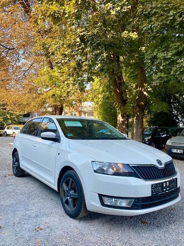 Weiß Gebraucht 2015 Skoda Rapid Limousine | 6.499 € (Guter Preis) - Bild 1/4