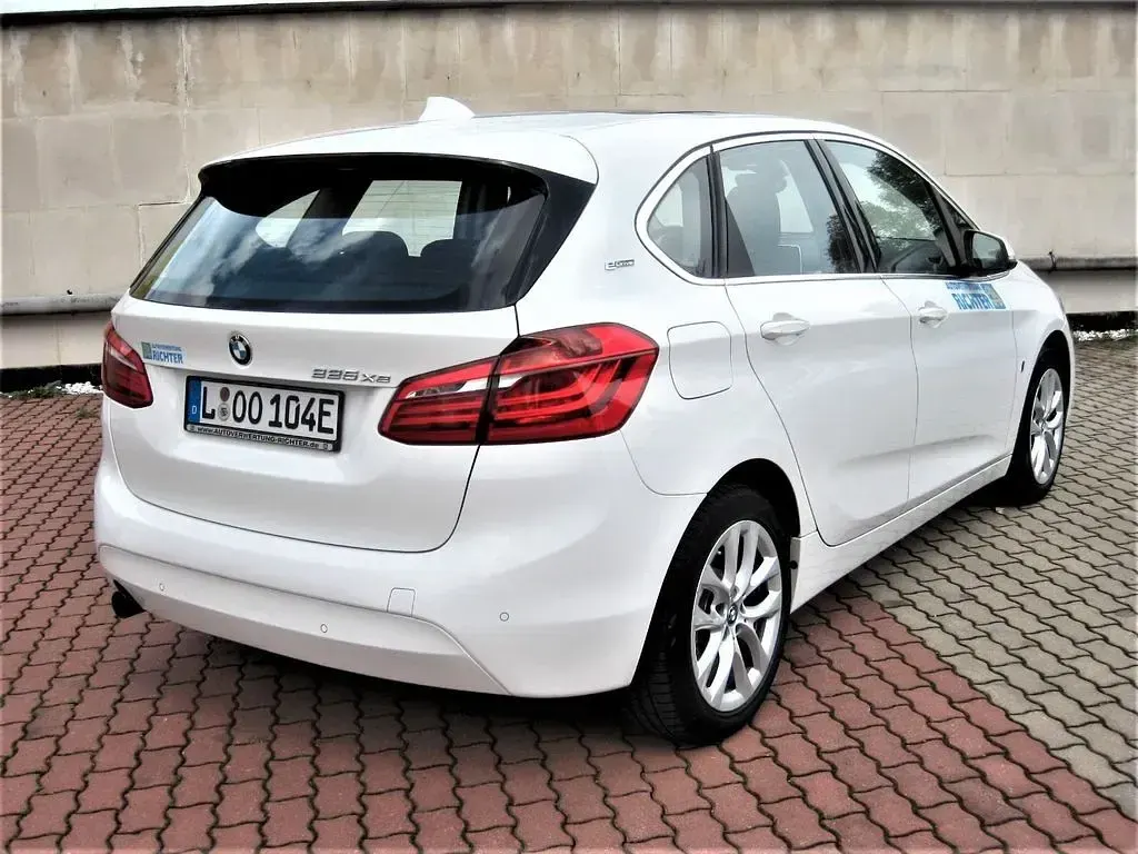 Gebraucht BMW 225 Active Tourer Advantage 136 PS (100 kW) 2016 Weiß Van / Kleinbus